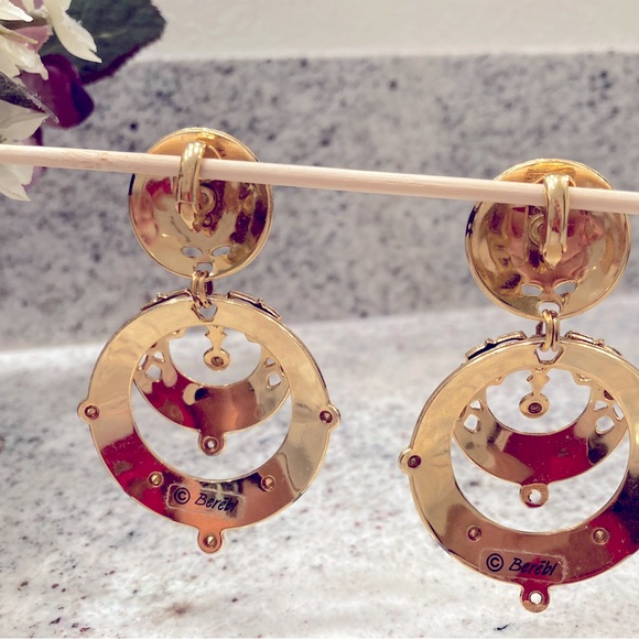 Vintage Edgar Berebi Black enamel and gold dangle clip on earrings - Picture 3 of 3